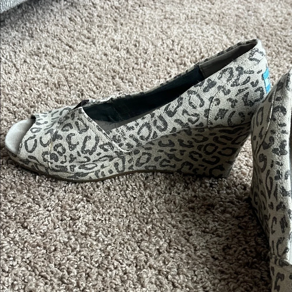 TOMS Women's Animal Print Wedges